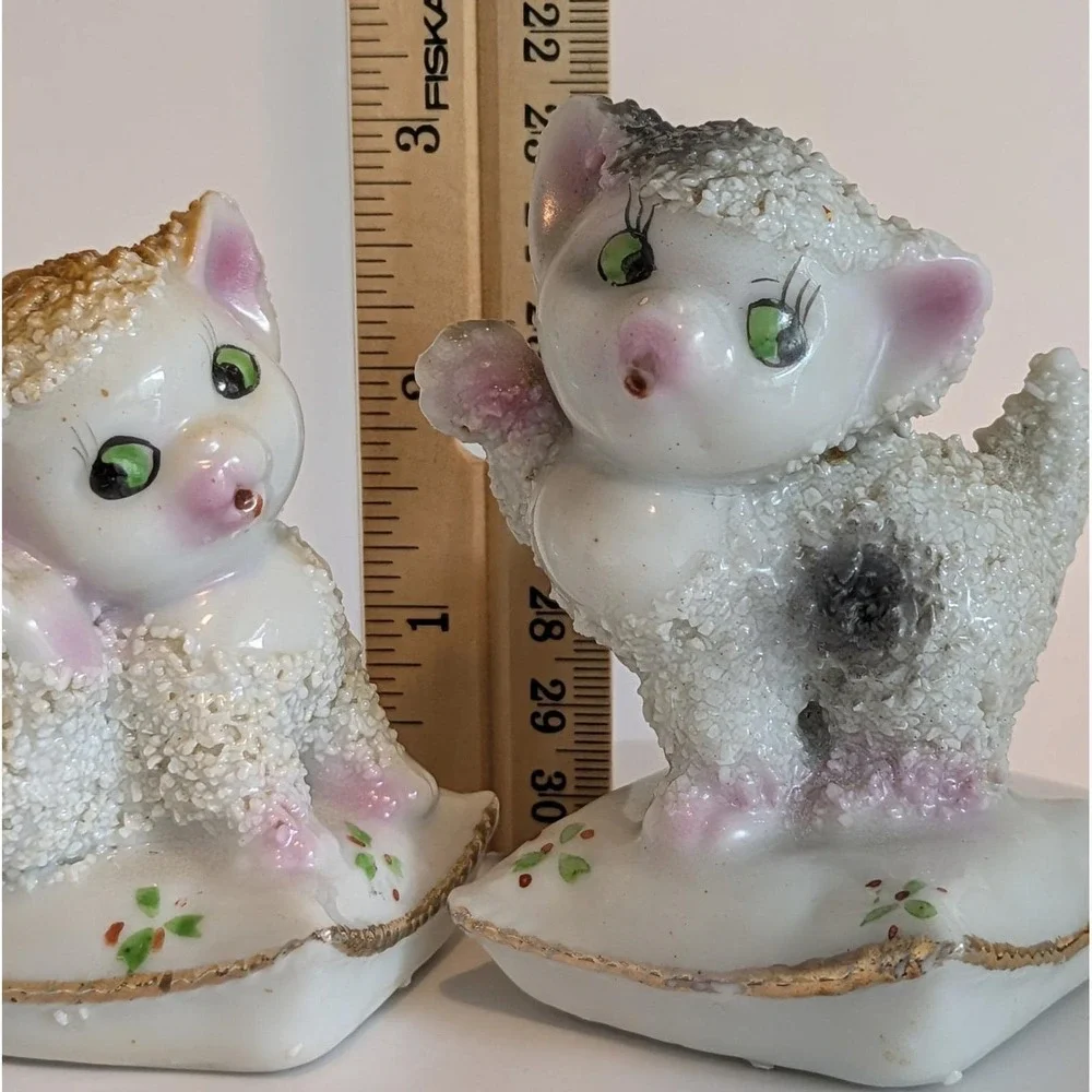 Vintage Ceramic Sugar Textured Cats On Pillows Salt & Pepper Shakers Japan